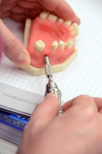 Mikroimplanty i biomechanika w leczeniu ortodontycznym - 09-11 (49)